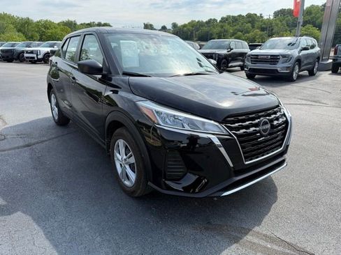 Used 2025 Nissan Kicks Play S FWD image 3
