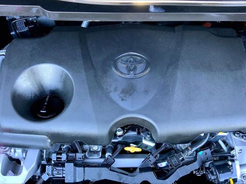 Used 2025 Toyota Sienna XSE image 32