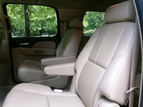 Used 2008 Chevrolet Suburban LT w/ LT Preferred Equipment Group RWD image 33