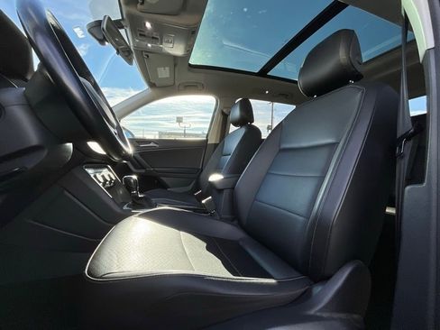 Used 2018 Volkswagen Tiguan SE w/ Panoramic Sunroof Package image 10