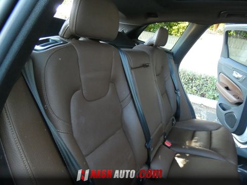 Used 2022 Volvo XC60 B5 Momentum AWD/4WD image 40