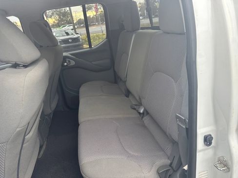 Used 2018 Nissan Frontier SV image 22