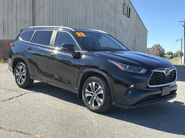 Used 2023 Toyota Highlander XLE AWD/4WD image 15