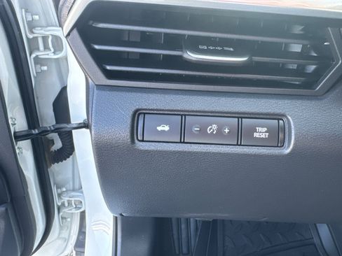 Used 2023 Nissan Altima 2.5 SV FWD image 15