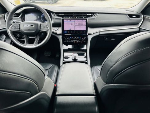 Used 2023 Jeep Grand Cherokee L Limited w/ Luxury Tech Group II image 29