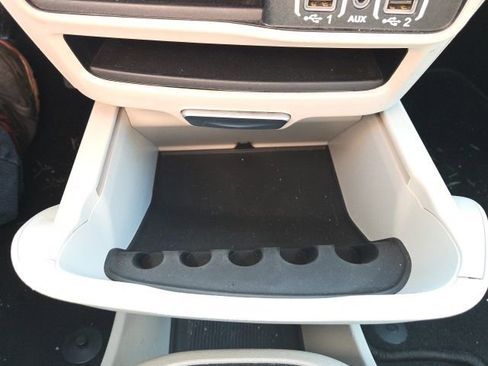 Used 2023 Chrysler Pacifica Touring-L image 38