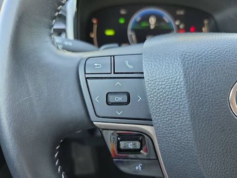 Used 2025 Toyota Camry SE FWD image 19