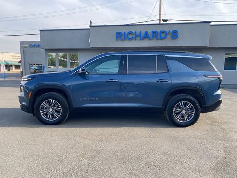 Used 2025 Chevrolet Traverse LT image 8