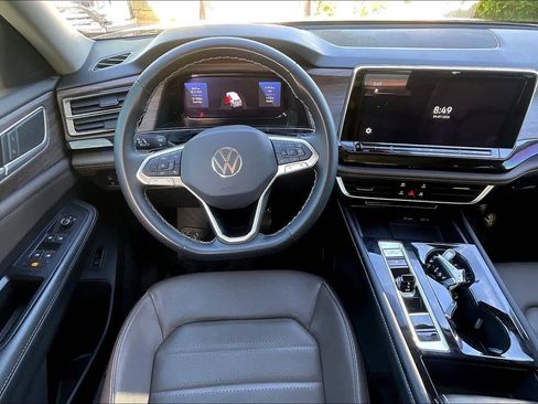 Used 2024 Volkswagen Atlas SEL image 6