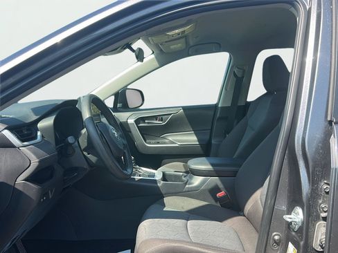 Used 2025 Toyota RAV4 XLE AWD/4WD image 14