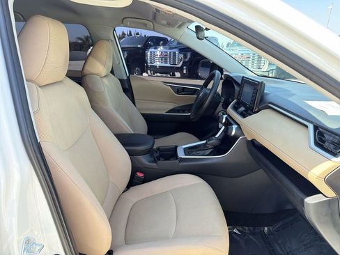 Used 2020 Toyota RAV4 LE image 30