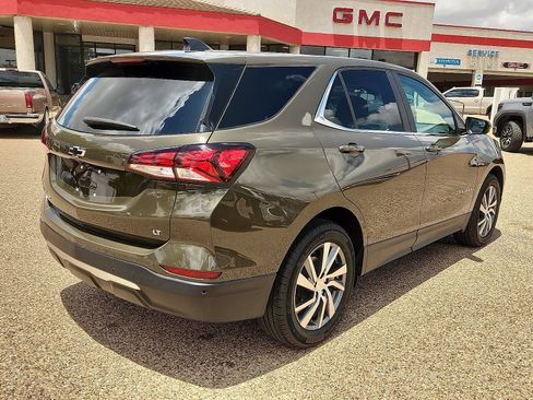 Used 2024 Chevrolet Equinox LT w/ LPO, Floor Liner Package FWD image 4