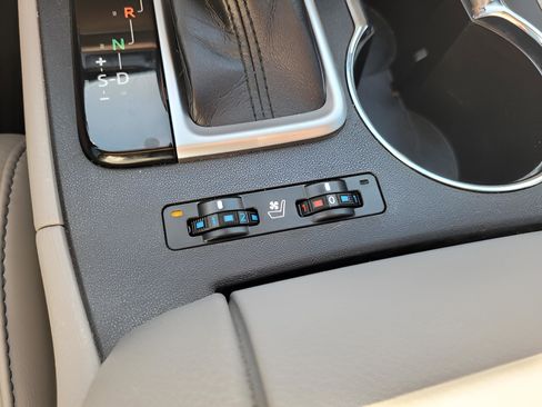 Certified 2019 Toyota Highlander Limited image 39