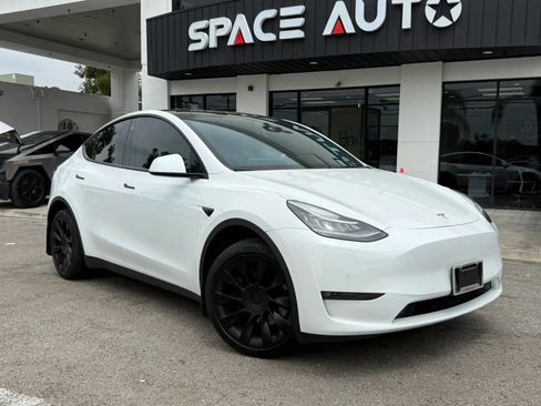 Used 2021 Tesla Model Y Long Range AWD/4WD image 1