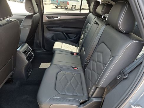 New 2026 Volkswagen Atlas Cross Sport SE FWD image 18
