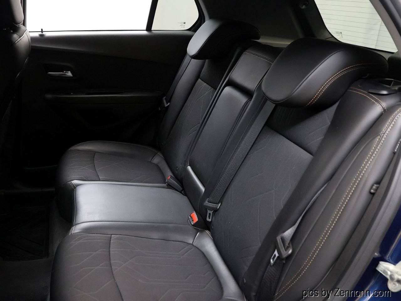 Used 2020 Chevrolet Trax LT w/ LT Convenience Package FWD image 13