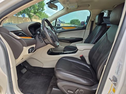 Used 2017 Lincoln MKC Select w/ Select Plus Package FWD image 10