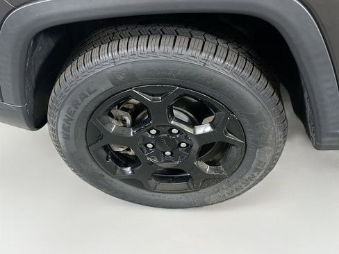 Used 2023 Jeep Compass Trailhawk AWD/4WD image 28