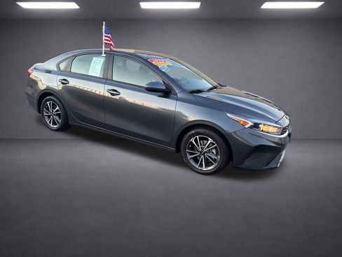 Used 2023 Kia Forte LXS FWD image 2