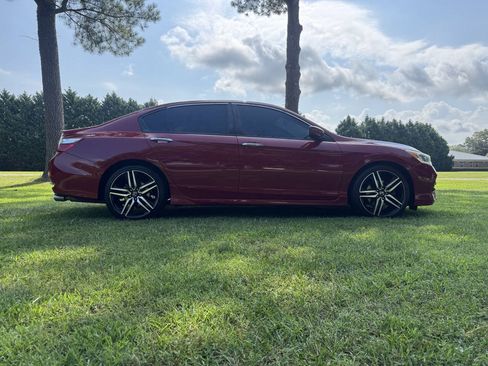 Used 2017 Honda Accord Sport image 7