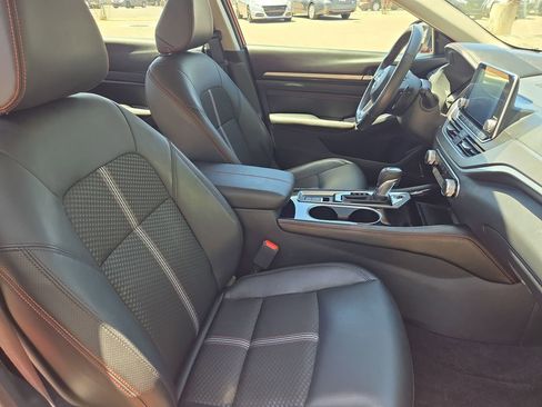 Used 2023 Nissan Altima 2.5 SR AWD/4WD image 10