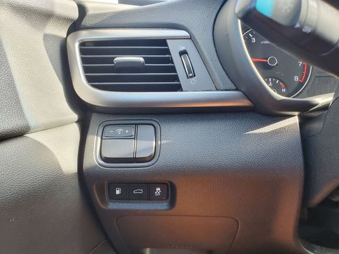 Used 2016 Kia Optima LX image 17