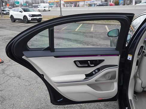 Used 2023 Mercedes-Benz S 580 4MATIC Sedan w/ 3D Technology Package image 34