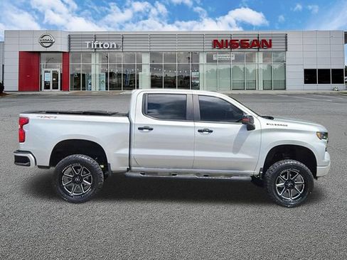 Used 2022 Chevrolet Silverado 1500 RST w/ Redline Edition AWD/4WD image 3