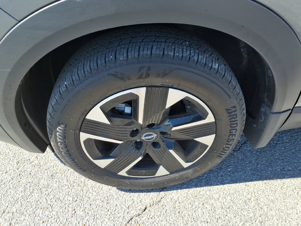 Used 2025 Nissan Kicks SV w/ Illumination Package AWD/4WD image 9