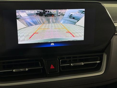 Used 2025 Chevrolet TrailBlazer LT AWD/4WD image 18