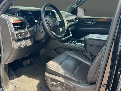 Used 2025 GMC Yukon XL Denali AWD/4WD image 5