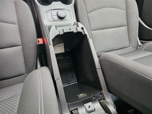 Used 2024 GMC Terrain SLE image 26