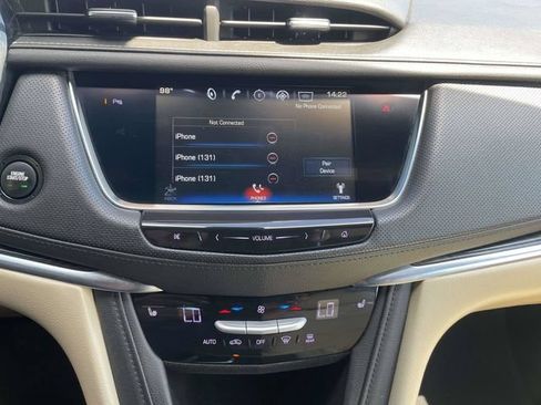 Used 2018 Cadillac XT5 AWD image 26
