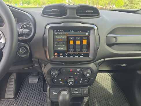 Used 2023 Jeep Renegade Altitude AWD/4WD image 20