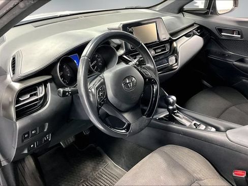 Used 2018 Toyota C-HR XLE FWD image 16