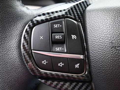 Used 2023 Ford Explorer XLT w/ Equipment Group 202A RWD image 16