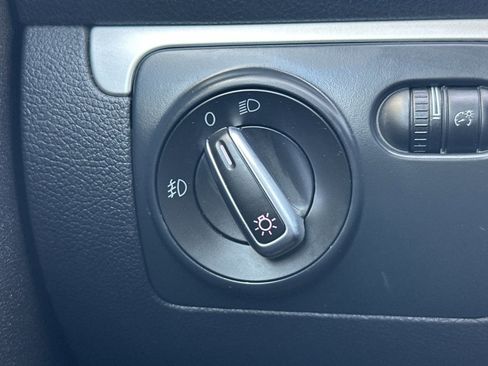 Used 2012 Volkswagen Eos Komfort FWD image 27