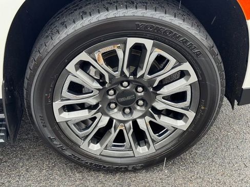 Used 2023 GMC Yukon Denali Ultimate image 32