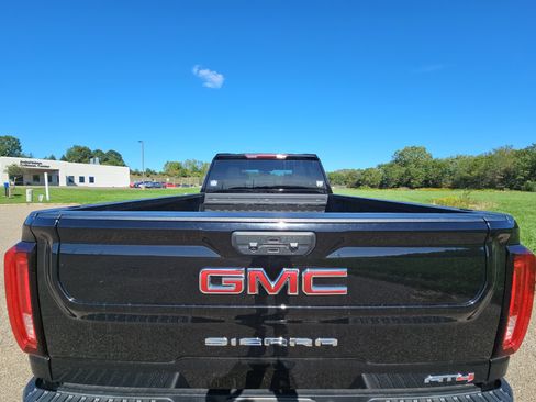 Used 2022 GMC Sierra 3500 AT4 AWD/4WD image 5