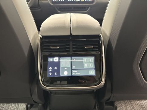 Used 2025 Rivian R1S Adventure Dual AWD/4WD image 30