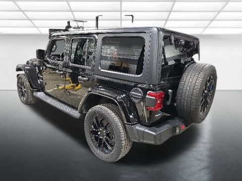 Used 2023 Jeep Wrangler Unlimited Sahara w/ Cold Weather Group AWD/4WD image 7