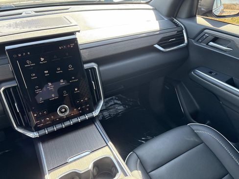 Certified 2024 GMC Acadia Denali w/ Super Cruise Package image 26