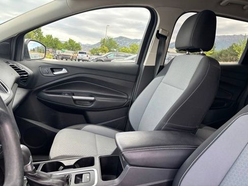 Used 2017 Ford Escape SE w/ Equipment Group 201A AWD/4WD image 3