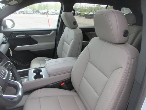New 2026 GMC Acadia Elevation w/ Elevation Premium Package AWD/4WD image 12