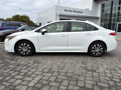 Used 2022 Toyota Corolla LE w/ Premium Interior Package image 11