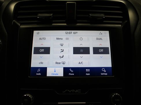 Used 2020 Ford Fusion SE w/ Equipment Group 151A image 16