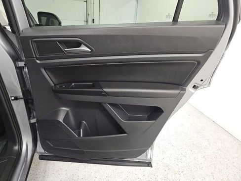 Used 2020 Volkswagen Atlas Cross Sport SE image 34