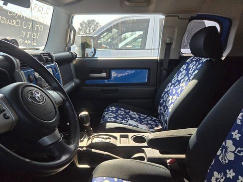 Used 2007 Toyota FJ Cruiser 4WD image 6