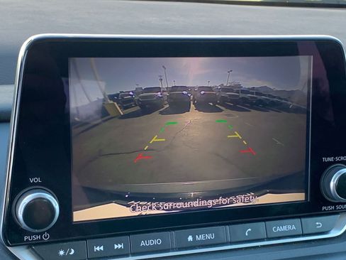 Used 2023 Nissan Rogue SV image 17