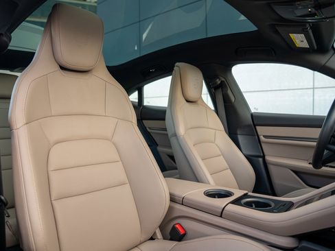 Used 2025 Porsche Taycan image 25